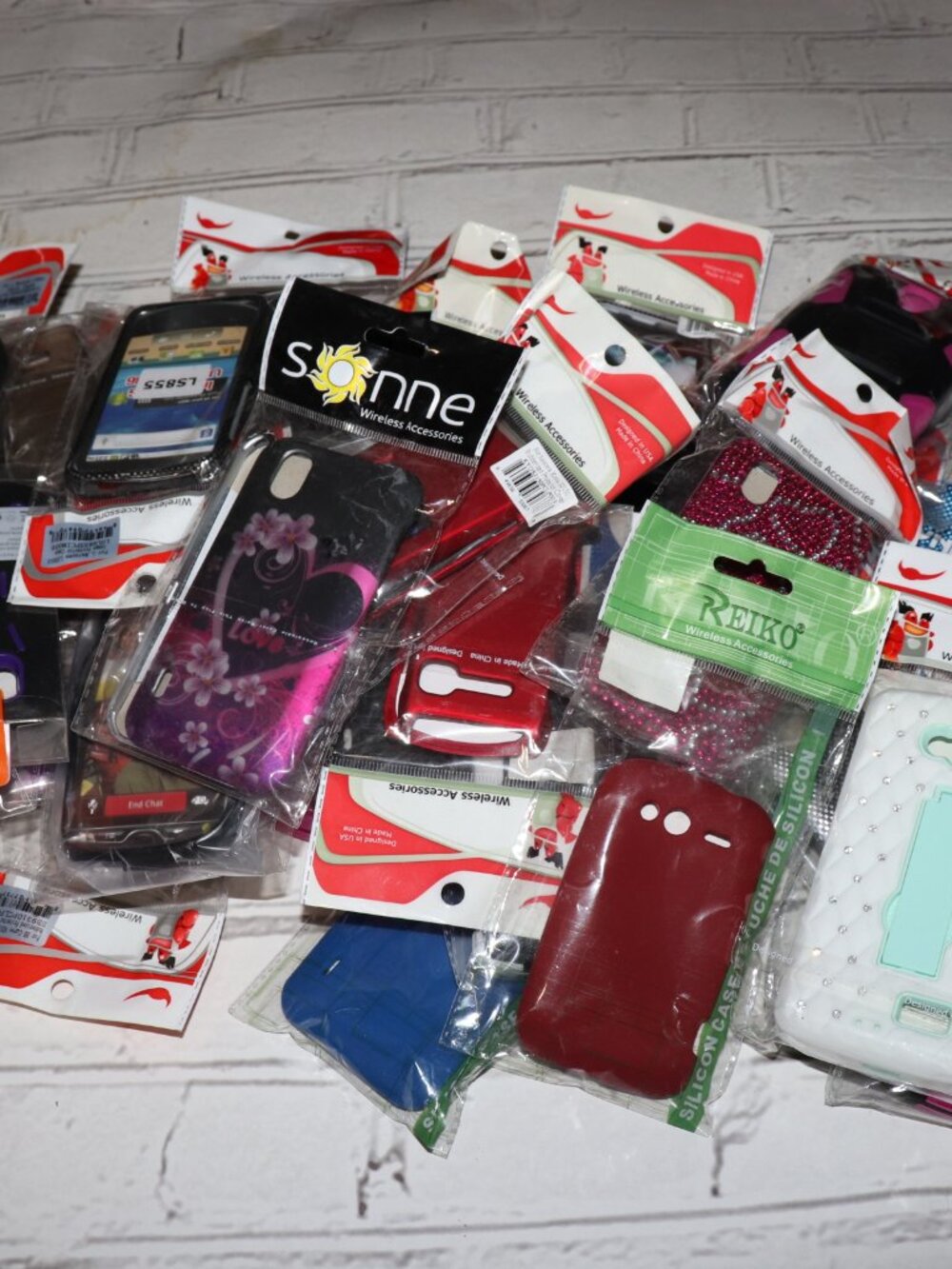 📦 Tech Mystery Box · 30 Mixed Phone Cases · New Old Stock
